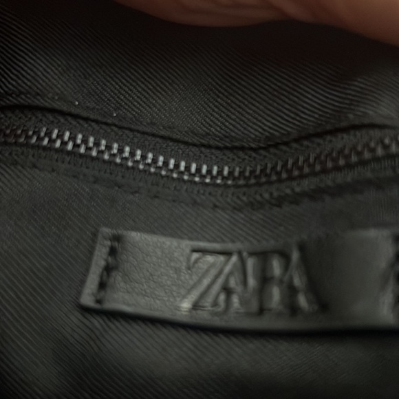 Zara brand new bag. Faux leather. Formal and super classy. Never used. - Picture 4 of 5